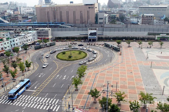 동인천역 북광장 전경. [인천 동구 제공]